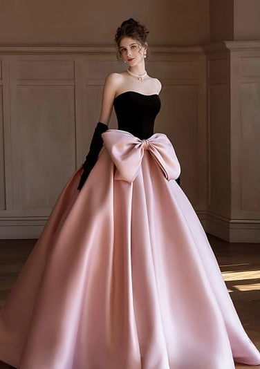 Elegant Strapless Formal Evening Gown With Big Bow